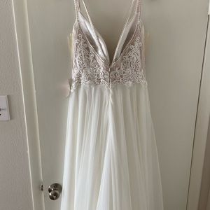 Never worn wedding dress.